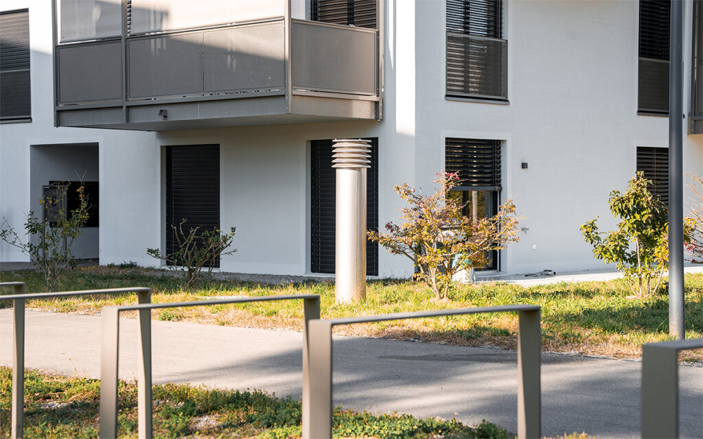 Oase Lindenhof, Wetzikon, Bild von Aussen mit Sicht auf Regenhut Lüftung